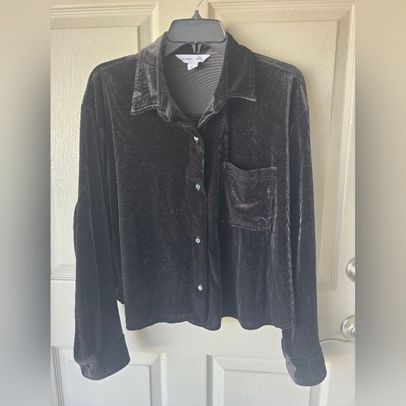 Old Navy Velvety Cropped Shirt Sz Large Black Women Long Sleeves Pockets Grunge - Picture 6 of 11
